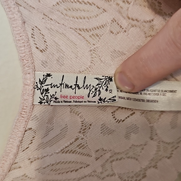Free people intimately pale pink Razor back lace Bralette. In EUC - Picture 2 of 3